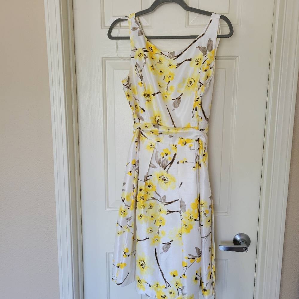 Coctail Dress. A-line, white floral dress, size 12